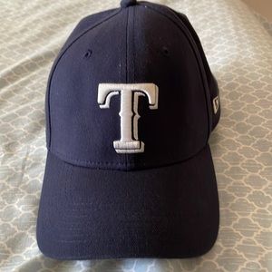 Men’s New Era Thirty 39 fitted Texas Rangers hat size medium - large.